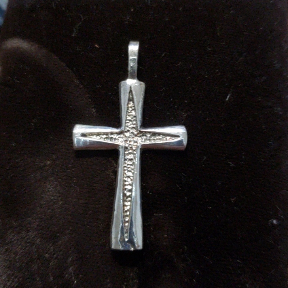 Silver cross pendant